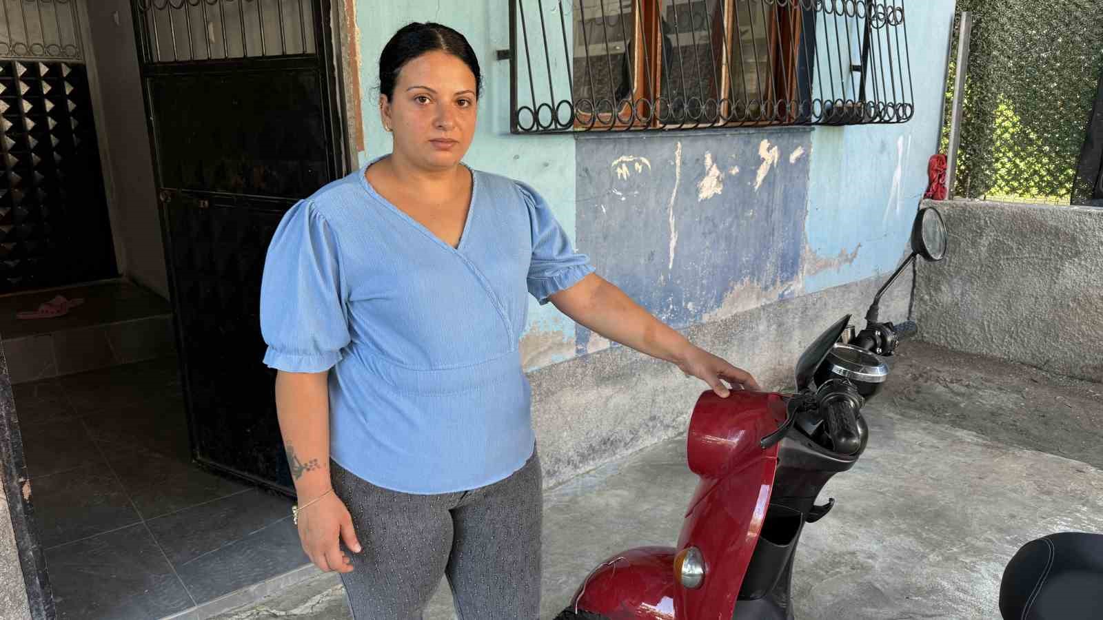 Çocuklarını okula götüren anneye ehliyetsiz sürücü çarptı: O anlar kamerada