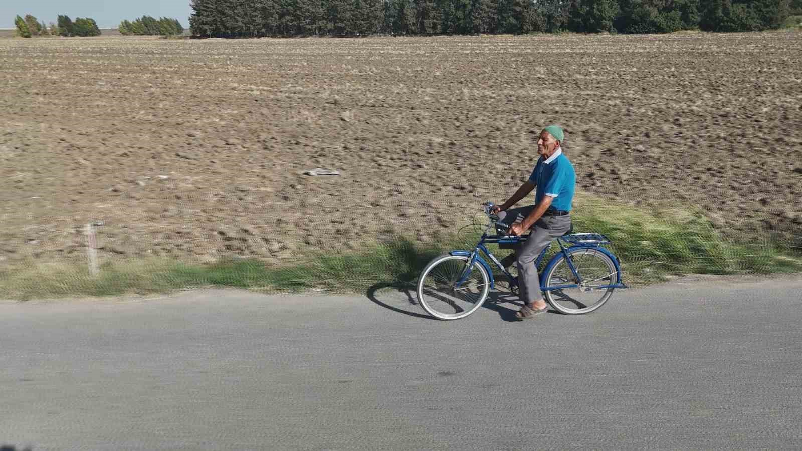 Ömrünü pedal çevirerek geçiren 85 yaşındaki yaşlı adam, ’Ne mazot ne gaz, pedal çevirmeye doyum olmaz’ bilinciyle günde 20 kilometre yol katediyor