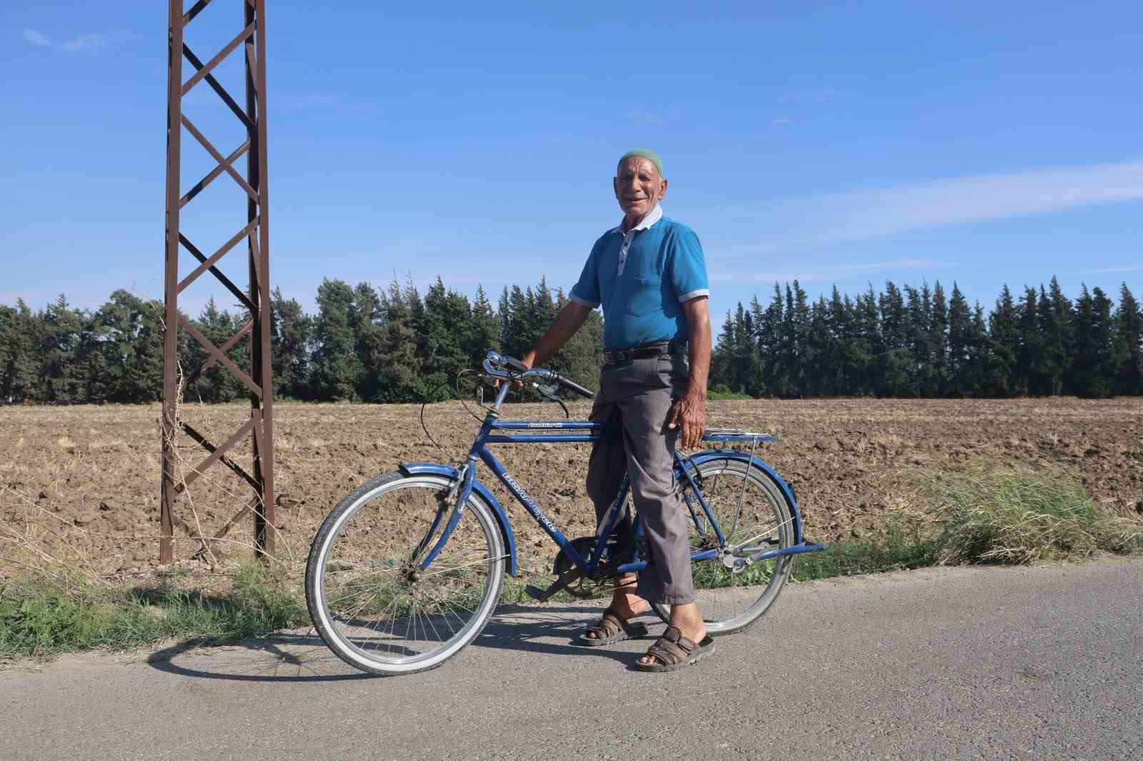 Ömrünü pedal çevirerek geçiren 85 yaşındaki yaşlı adam, ’Ne mazot ne gaz, pedal çevirmeye doyum olmaz’ bilinciyle günde 20 kilometre yol katediyor