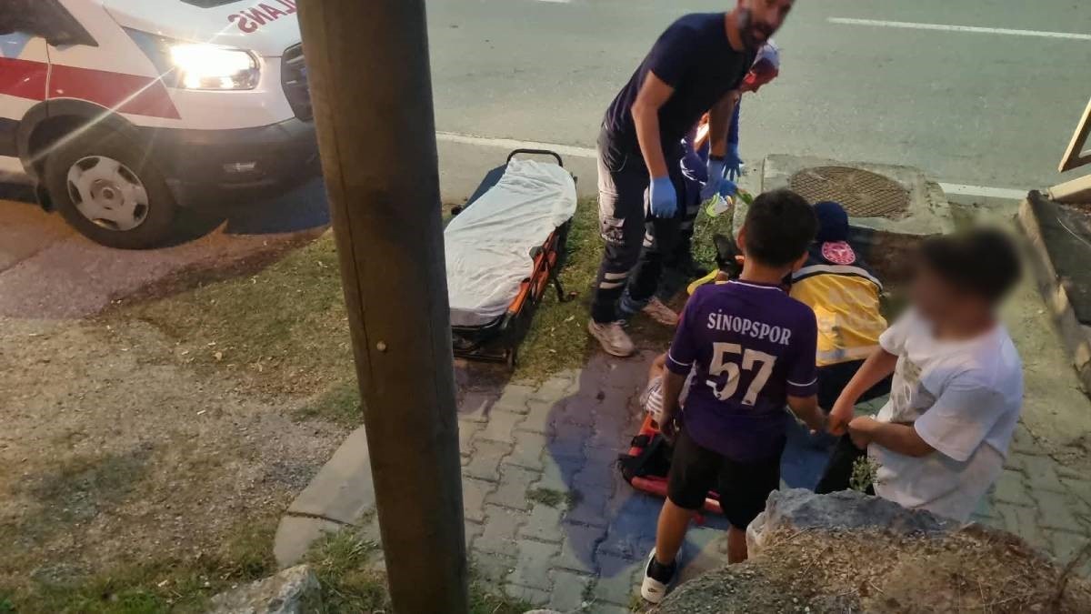 Sinop’ta üst geçit merdiveninden düşen çocuk yaralandı