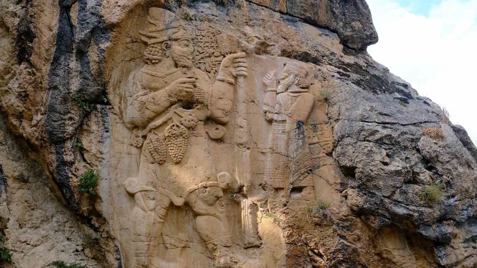 3 bin yıllık İvriz Kaya Anıtı ziyaretçilerini ağırlıyor