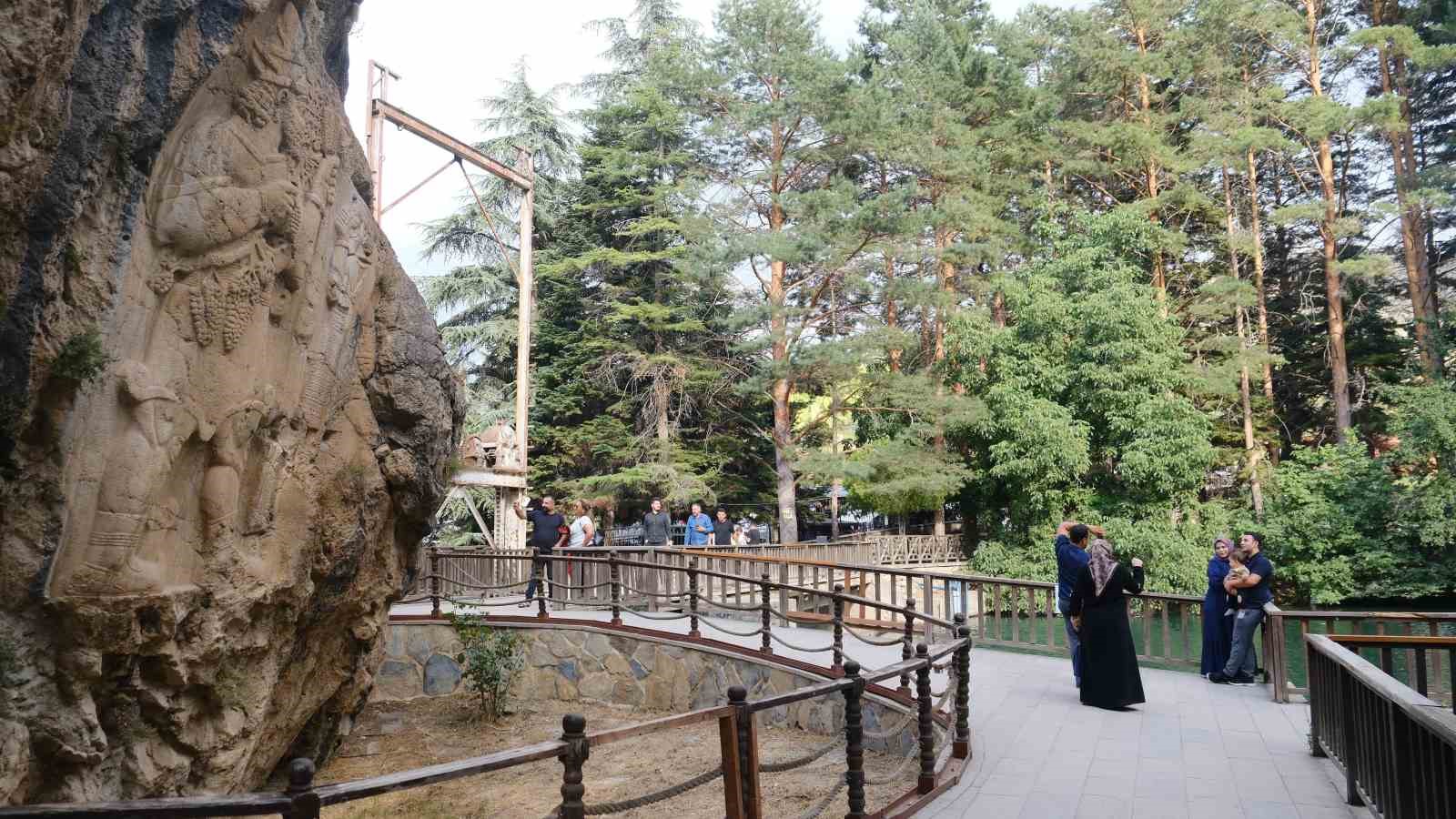 3 bin yıllık İvriz Kaya Anıtı ziyaretçilerini ağırlıyor