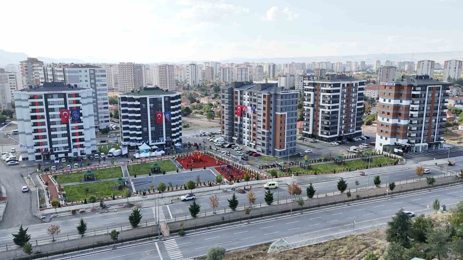 Melikgazi’de 24 aile yeni evlerine kavuştu