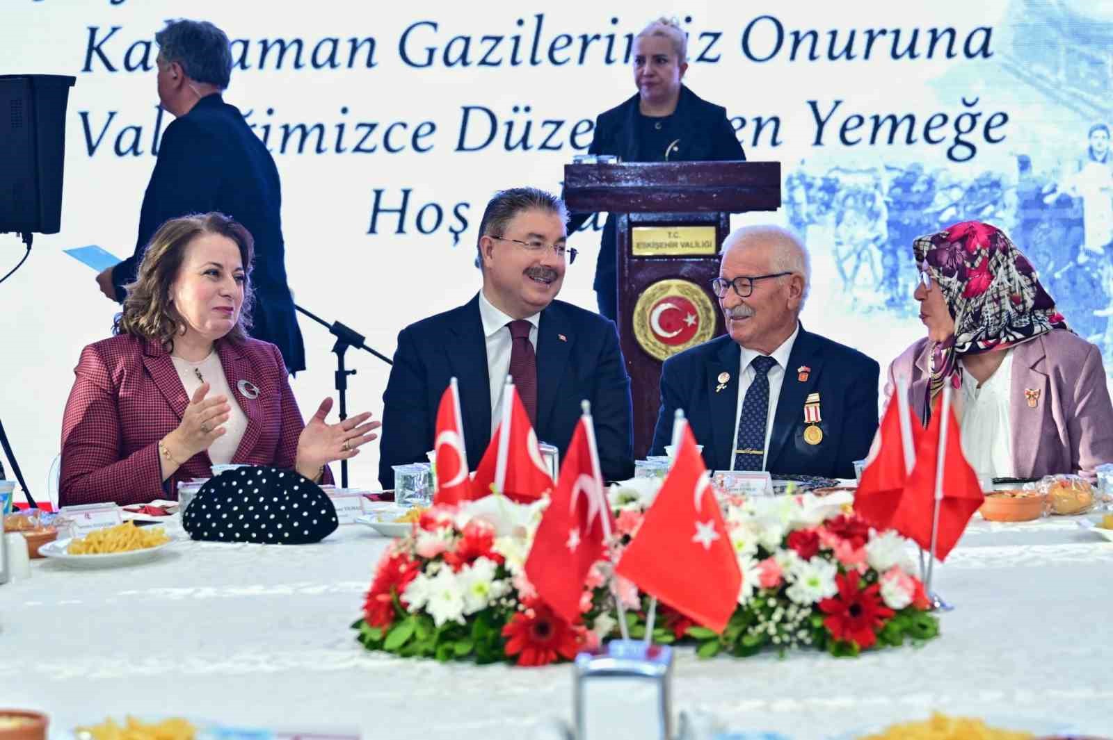 Vali Yılmaz’dan gaziler onuruna yemek programı