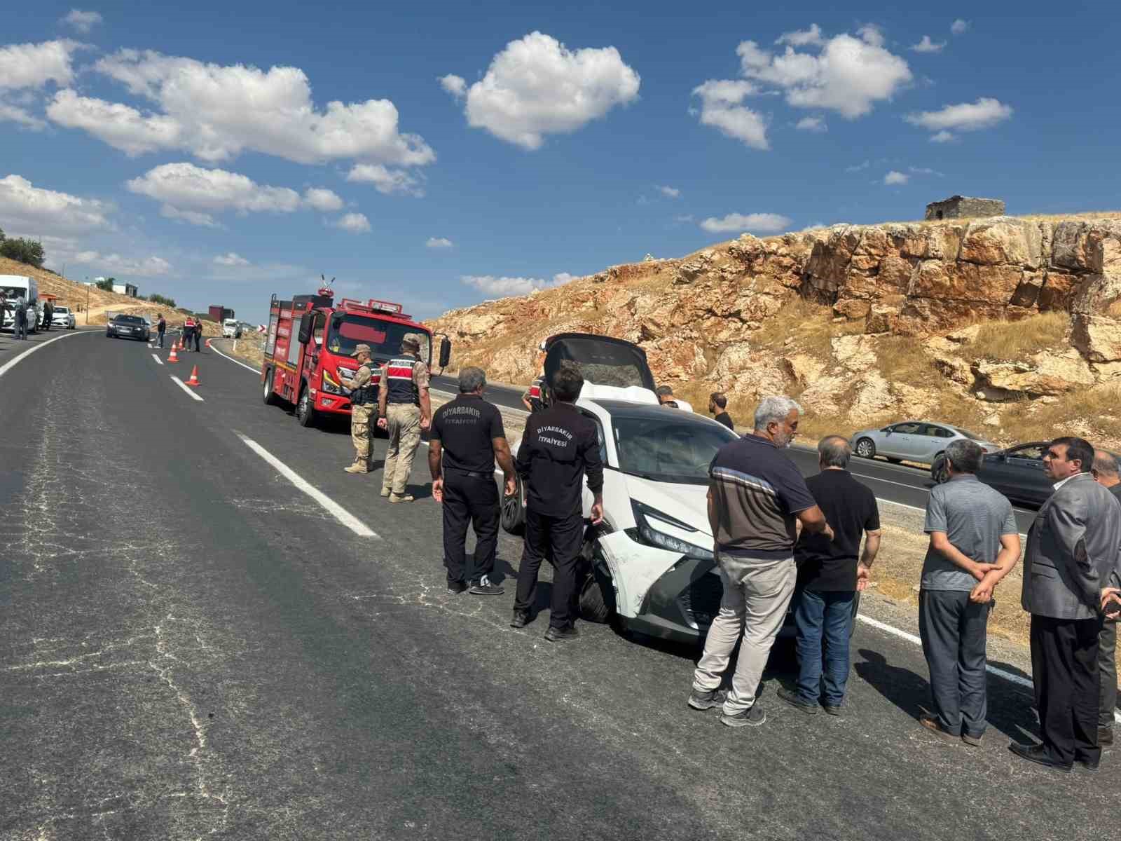 Diyarbakır’da otomobil ile traktör çarpıştı: 4 yaralı