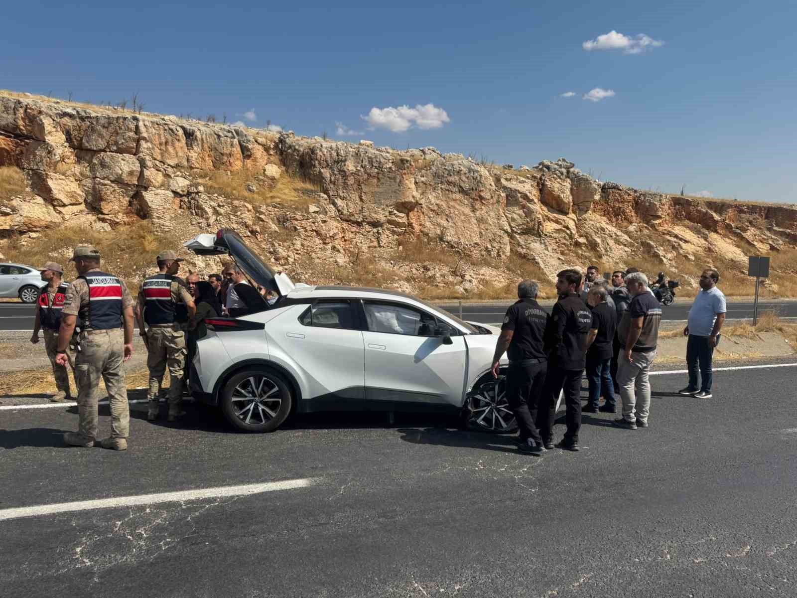 Diyarbakır’da otomobil ile traktör çarpıştı: 4 yaralı