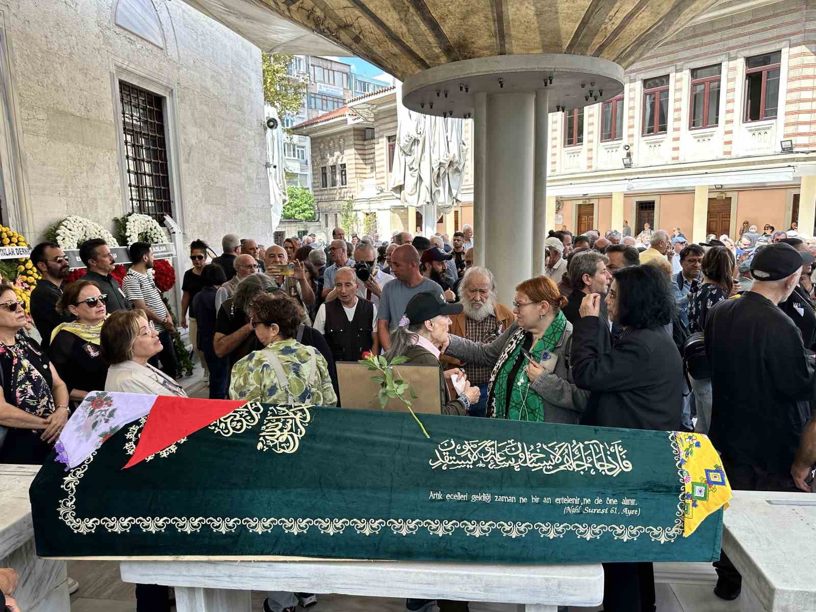 Oyuncu Gülsen Tuncer son yolculuğuna uğurlanıyor