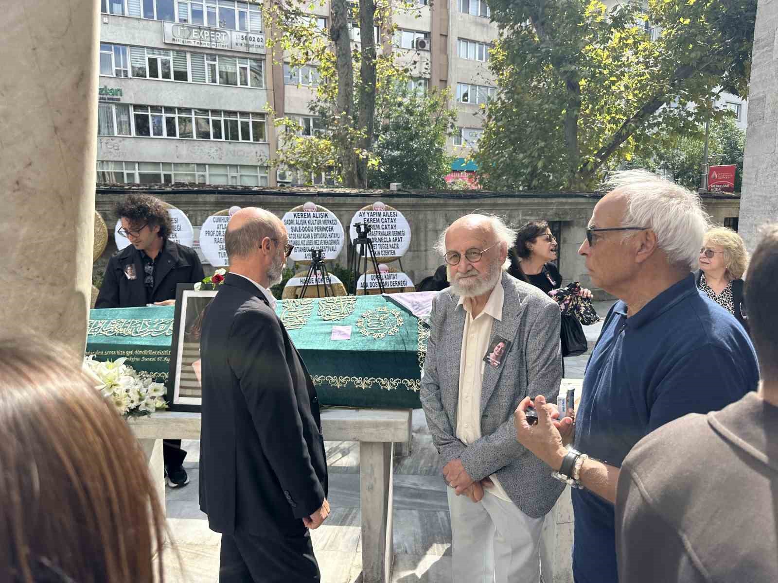 Oyuncu Gülsen Tuncer son yolculuğuna uğurlanıyor