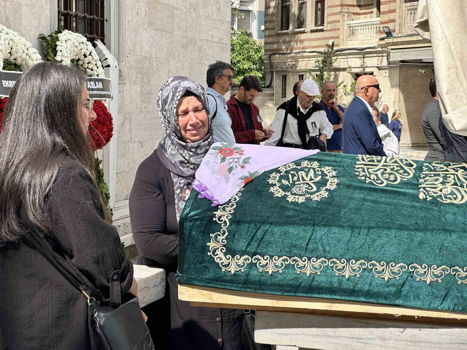 Oyuncu Gülsen Tuncer son yolculuğuna uğurlanıyor