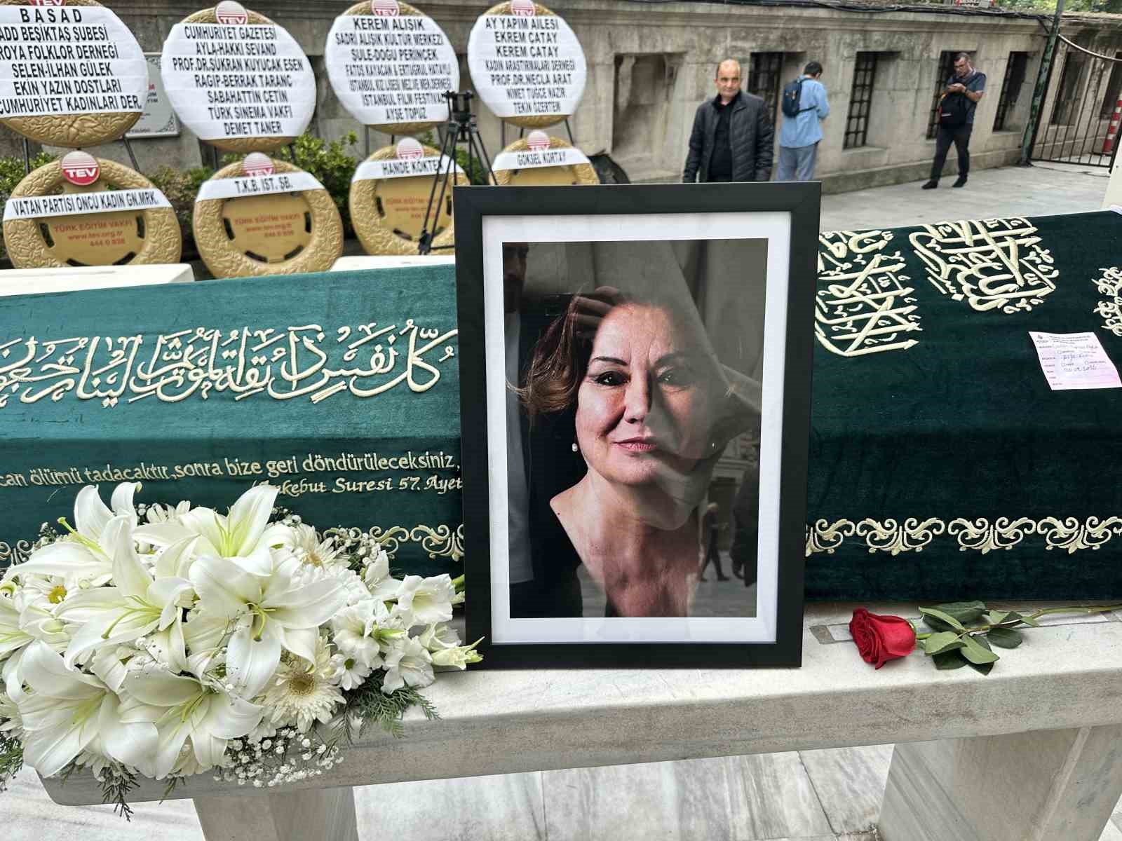 Oyuncu Gülsen Tuncer son yolculuğuna uğurlanıyor