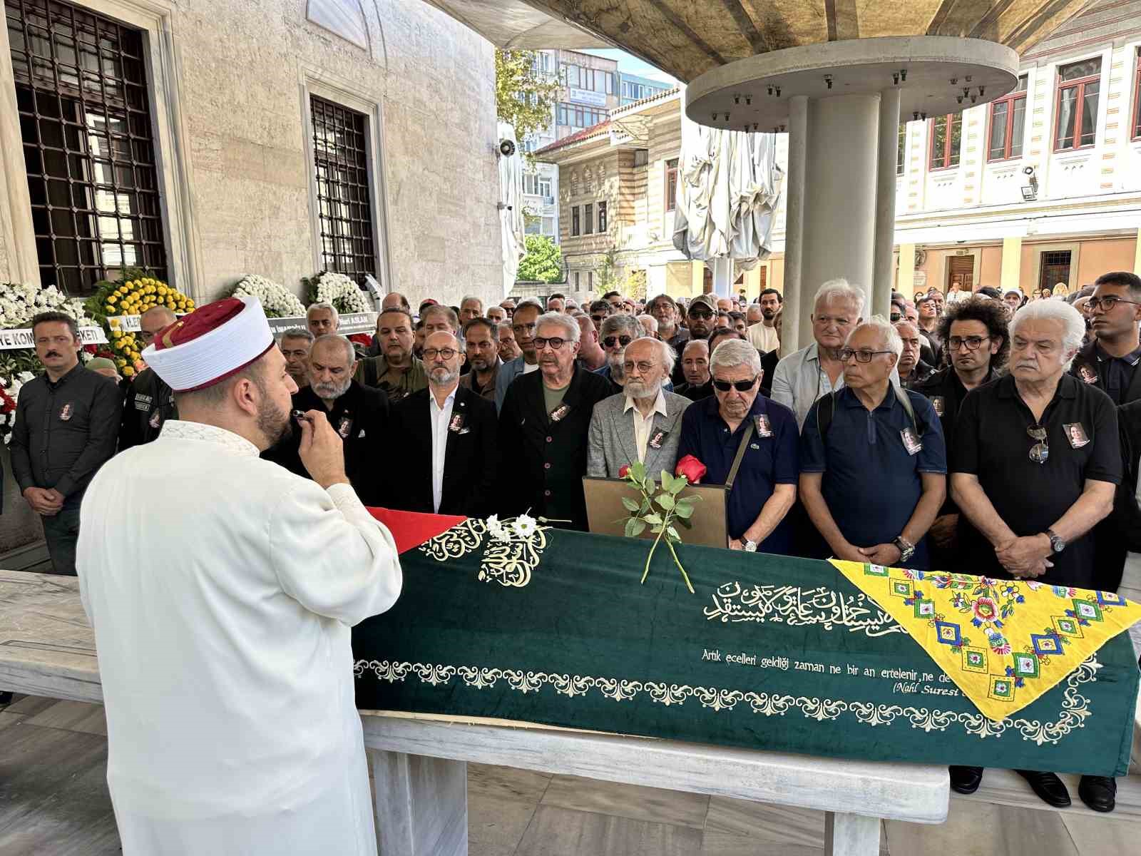Oyuncu Gülsen Tuncer son yolculuğuna uğurlandı