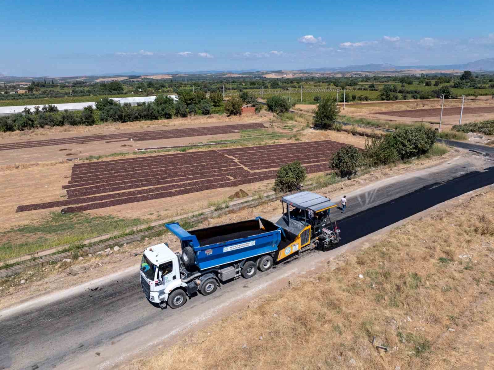 Ahmetli’de yollar sıcak asfaltla buluşuyor