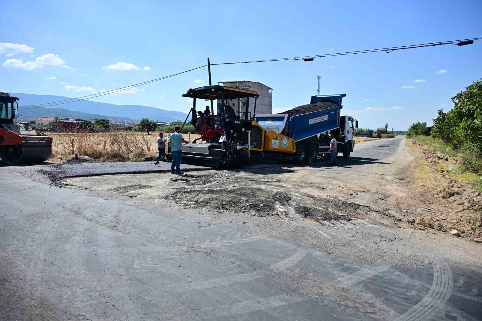 Ahmetli’de yollar sıcak asfaltla buluşuyor