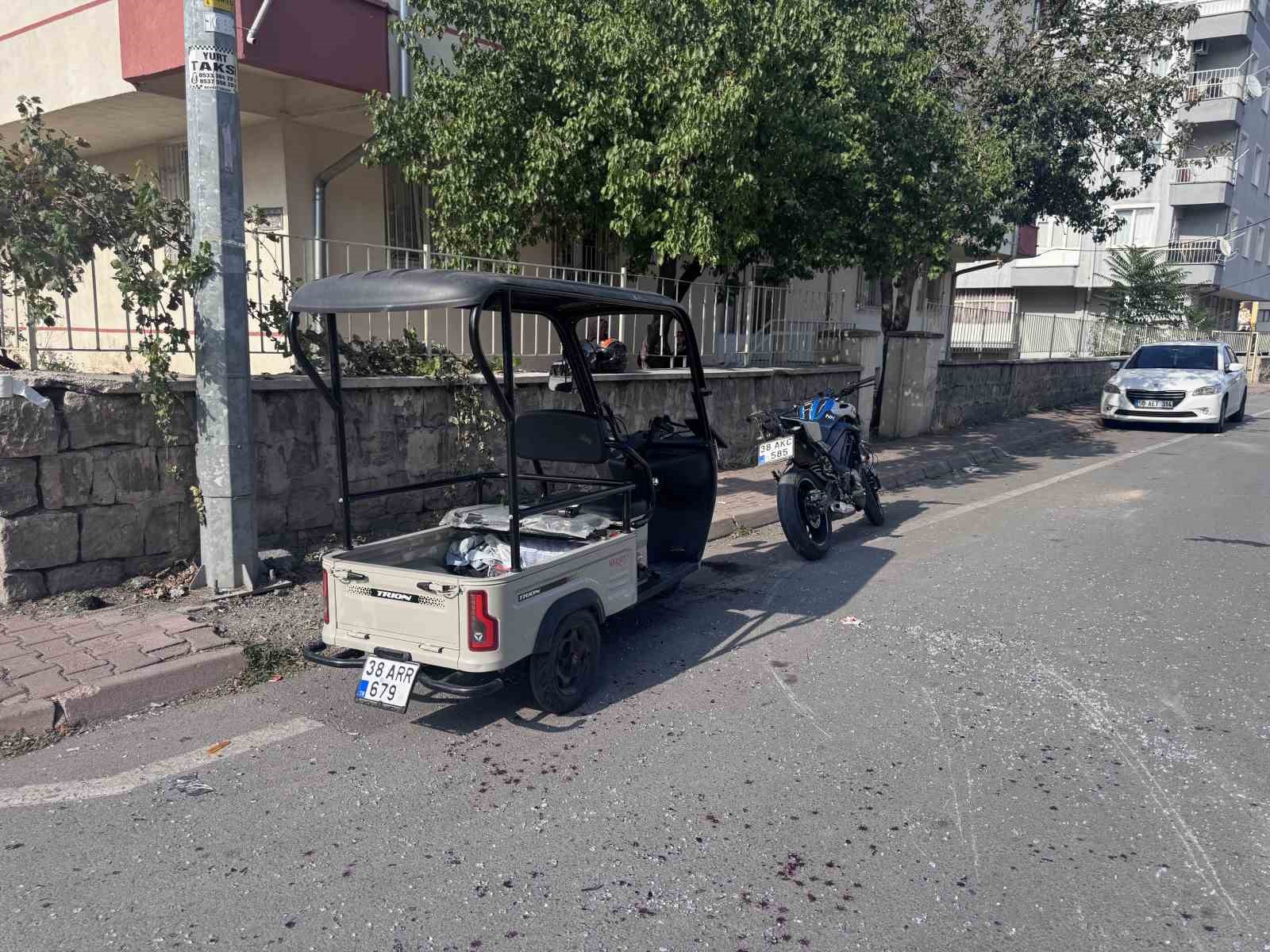 Motosiklet ile mobilet çarpıştı: 7 yaralı