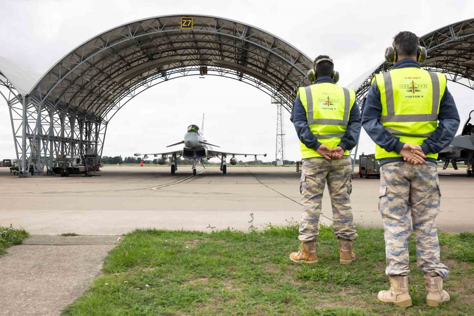 Eurofighter Typhoon tedarik projesi kapsamında İngiltere’de uçak bakım tesisleri incelendi