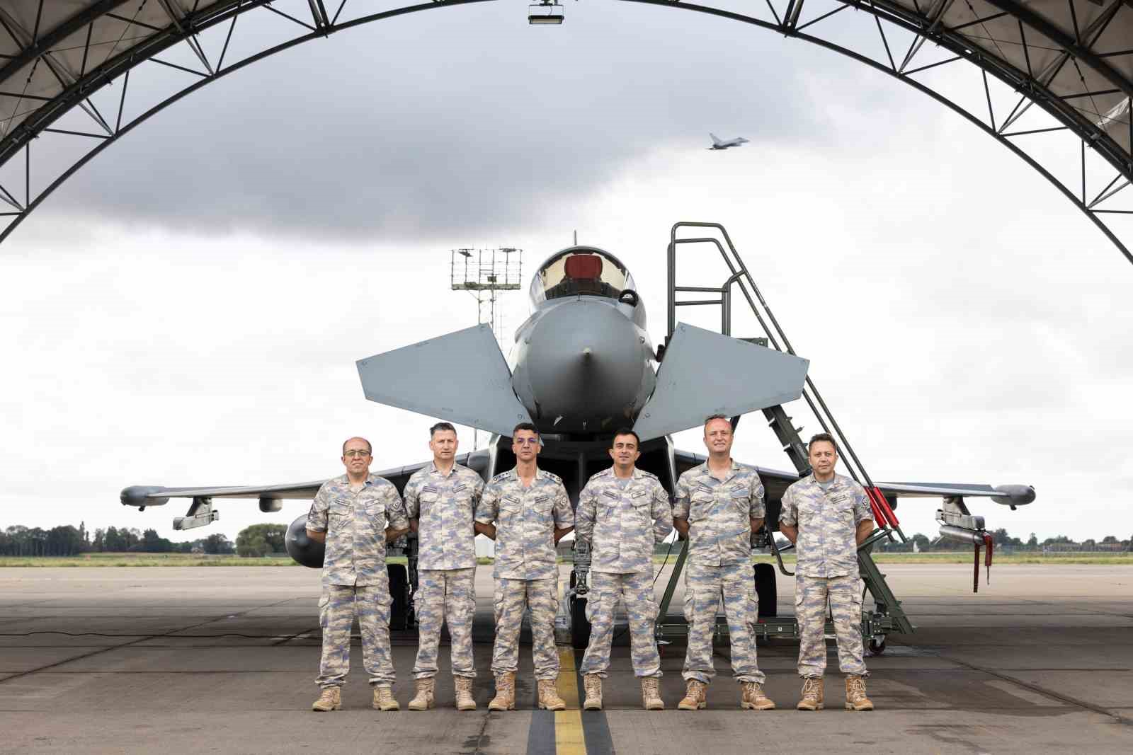 Eurofighter Typhoon tedarik projesi kapsamında İngiltere’de uçak bakım tesisleri incelendi