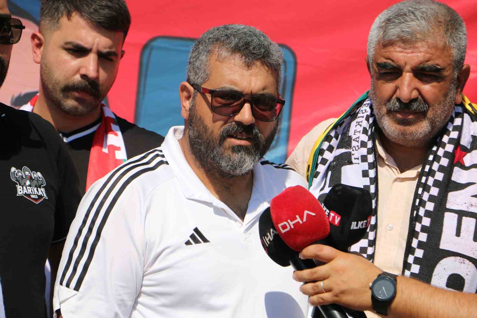 Amed Sportif Faaliyetler ve Beşiktaş taraftar gruplarından maç öncesi Rojin Kabaiş’in mezarına ziyaret