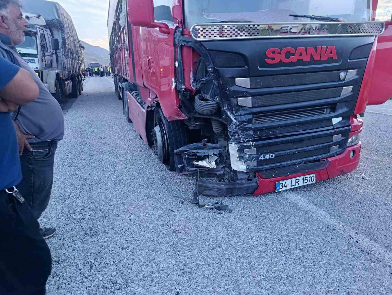 Malatya’da tır ile otomobil çarpıştı: 5 yaralı