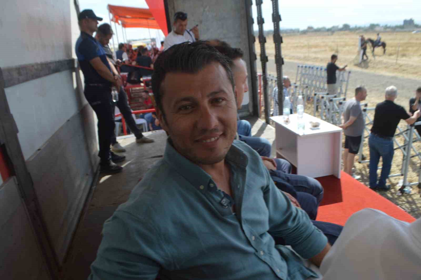 Ayvalık’ta rahvan at yarışlarında 100 at piste çıktı