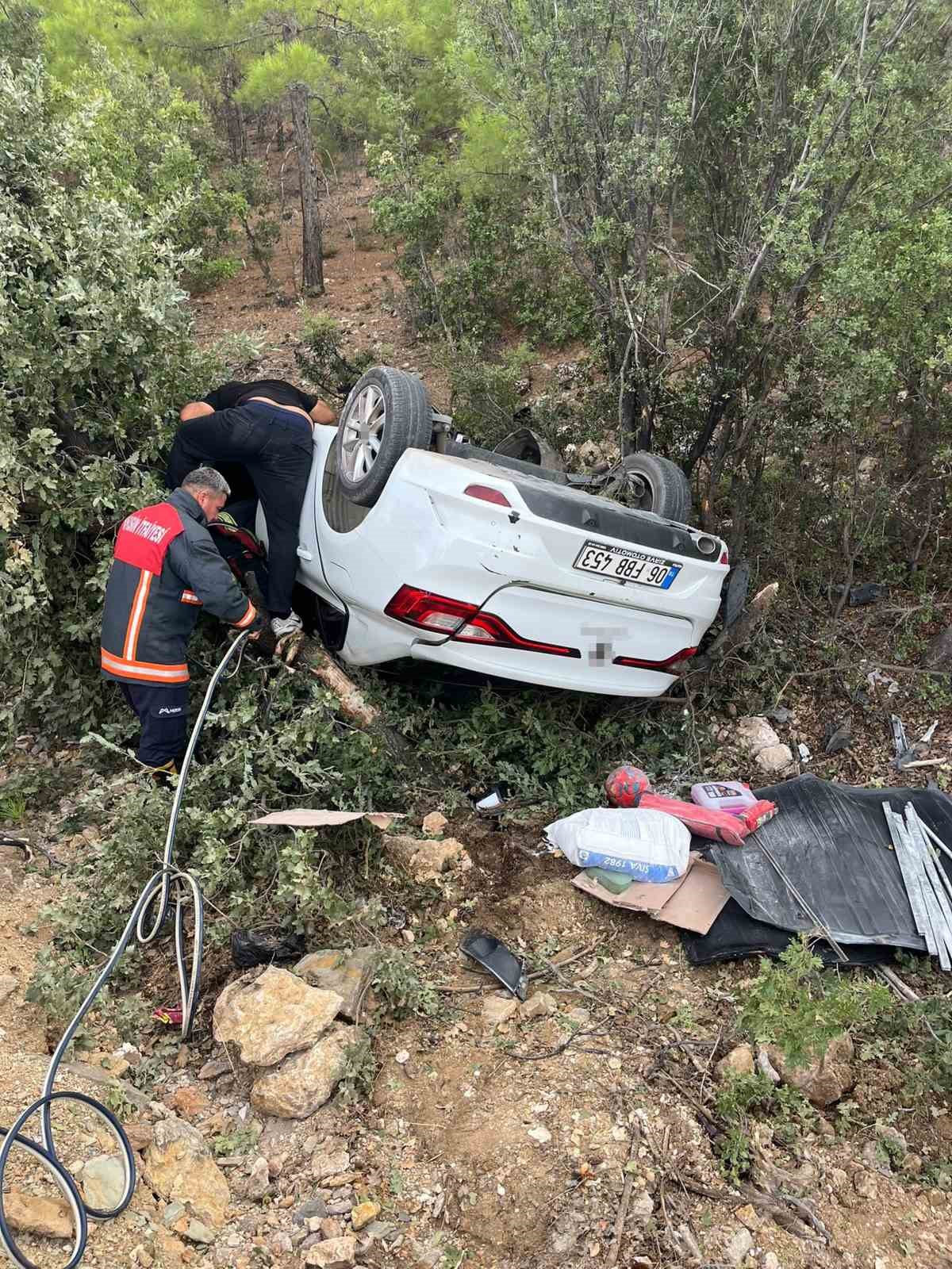 Mersin’de seyir halindeki otomobil devrildi: 1 ağır yaralı