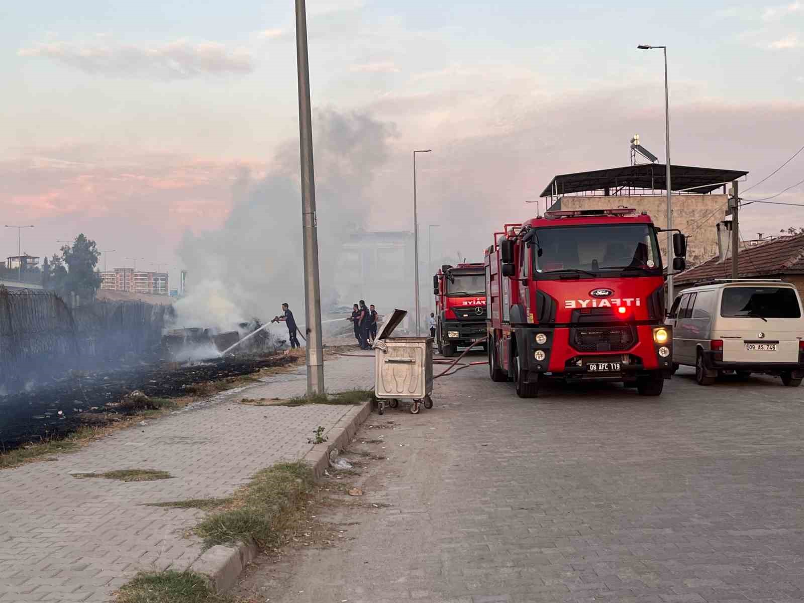 Yerleşim yerlerine yakın bölgede çıkan yangın korkuttu