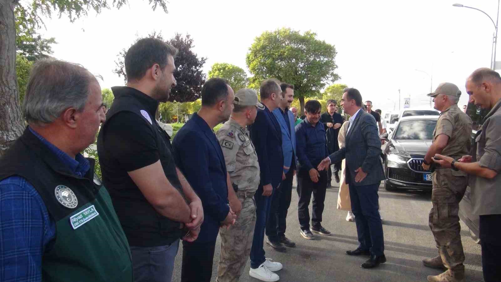 Van Gölü’nde dip çamuru temizliği hız kazandı