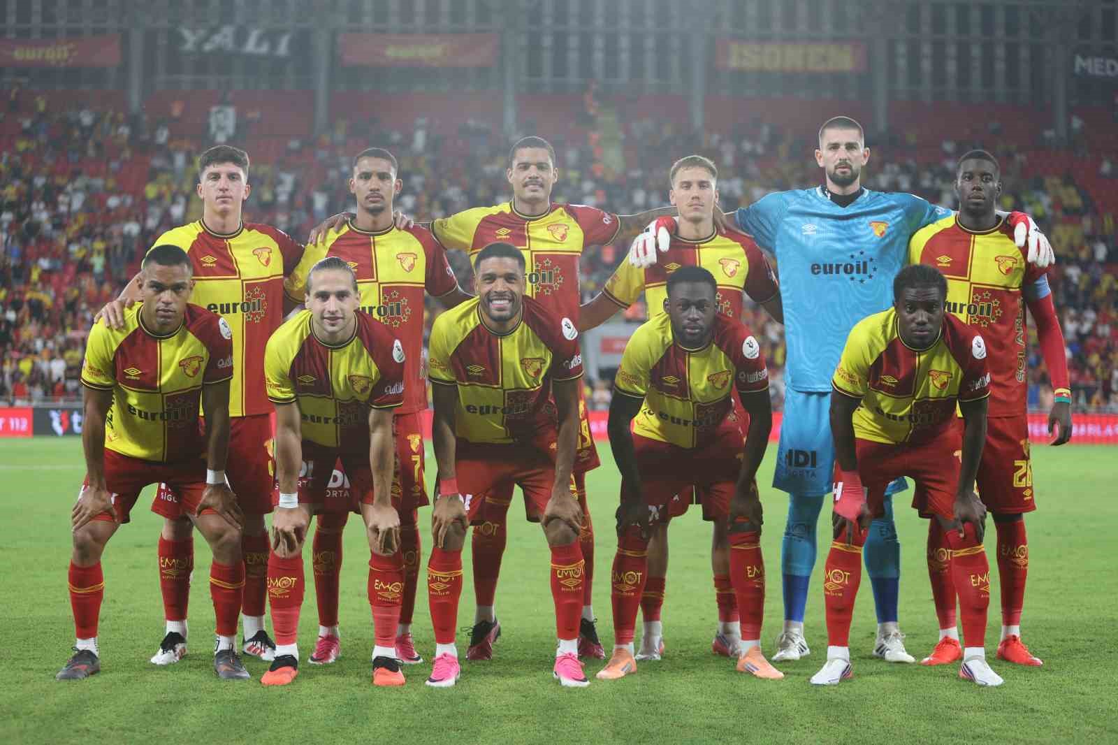 Trendyol Süper Lig: Göztepe: 1 - Çaykur Rizespor: 0 (İlk yarı)