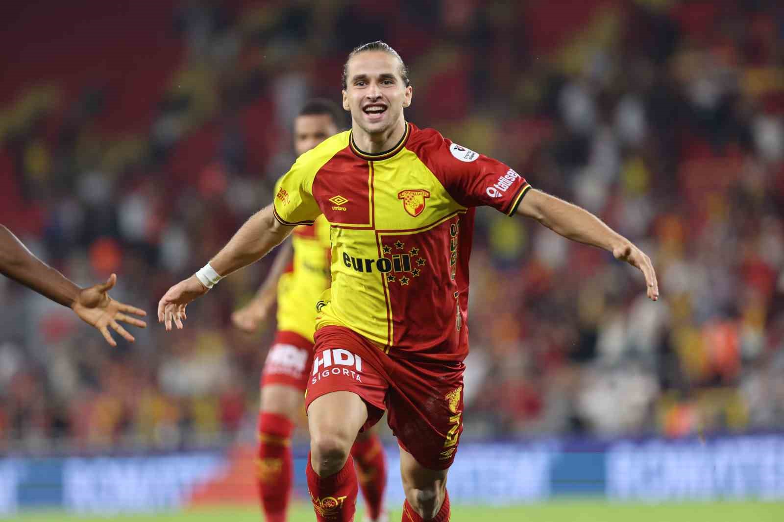 Trendyol Süper Lig: Göztepe: 1 - Çaykur Rizespor: 0 (İlk yarı)