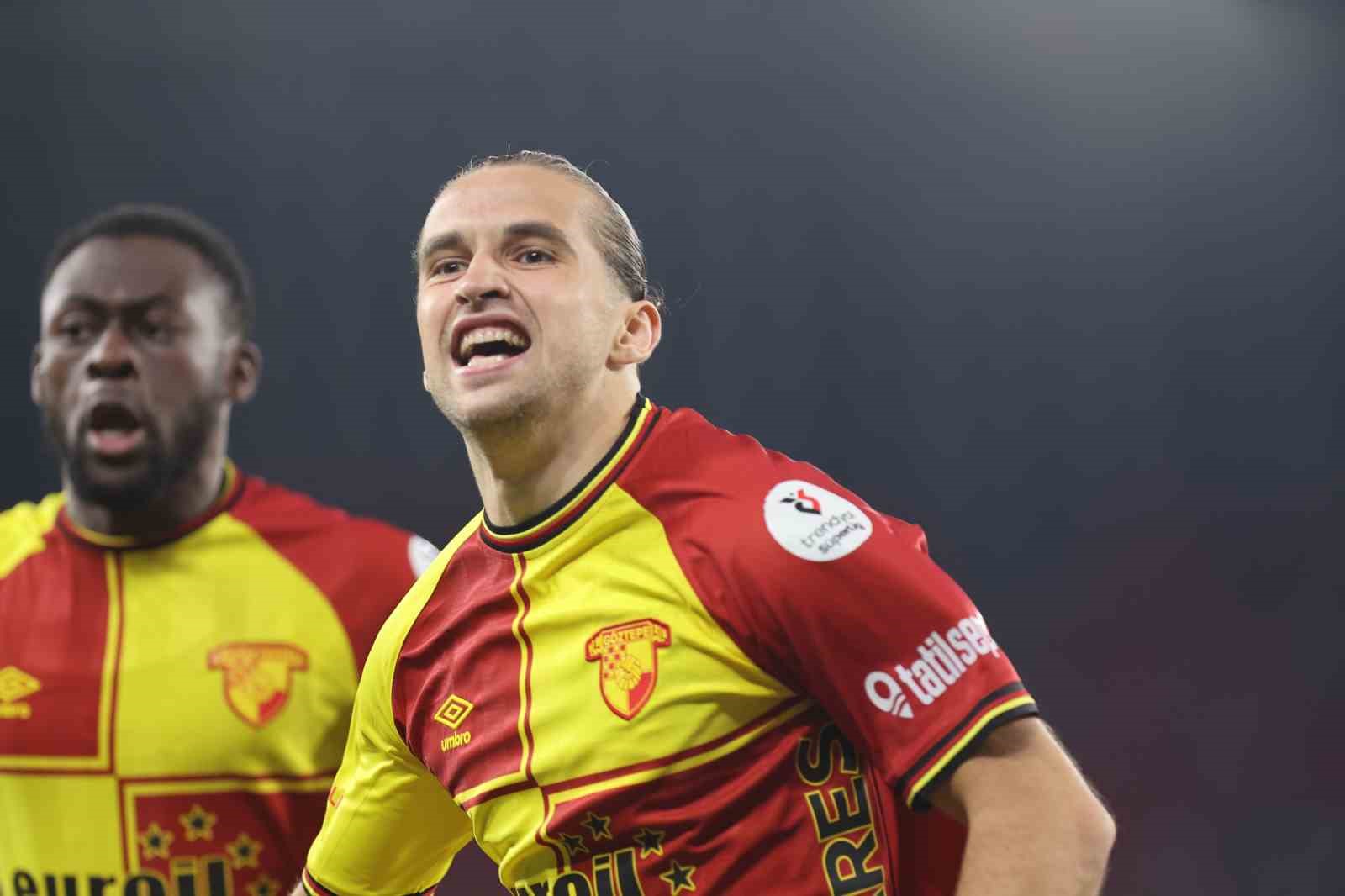 Trendyol Süper Lig: Göztepe: 1 - Çaykur Rizespor: 0 (İlk yarı)