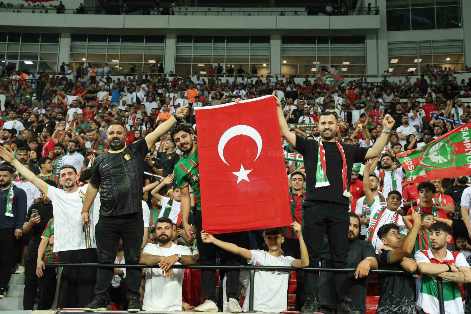 Trendyol Süper Lig: Amed Sportif Faaliyetler: 2 - Beşiktaş: 0 (İlk yarı)