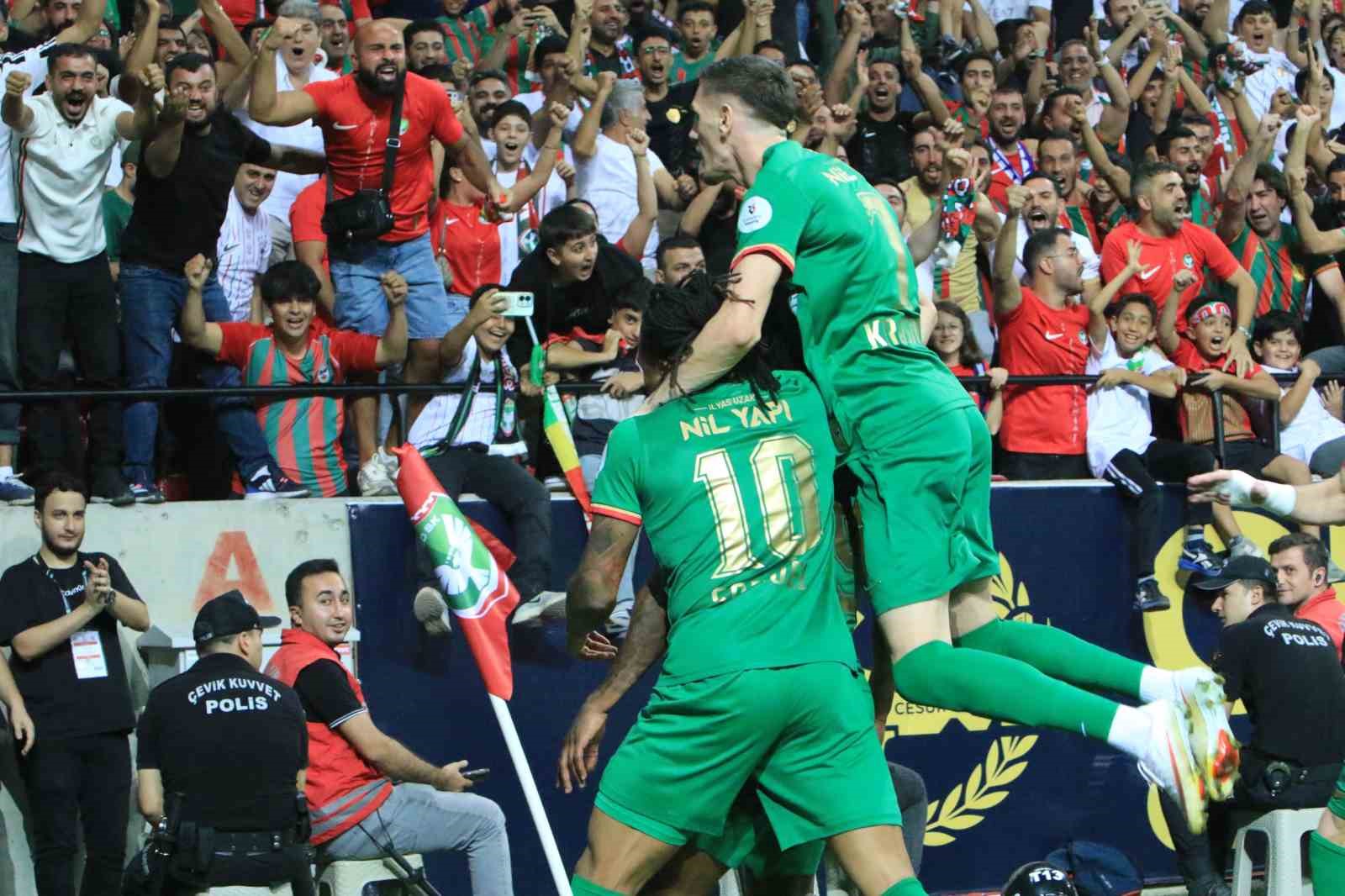 Trendyol Süper Lig: Amed Sportif Faaliyetler: 2 - Beşiktaş: 0 (İlk yarı)