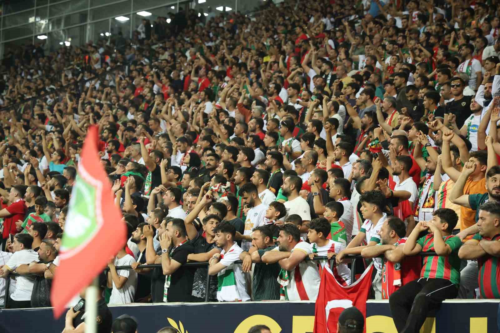 Trendyol Süper Lig: Amed Sportif Faaliyetler: 2 - Beşiktaş: 0 (İlk yarı)