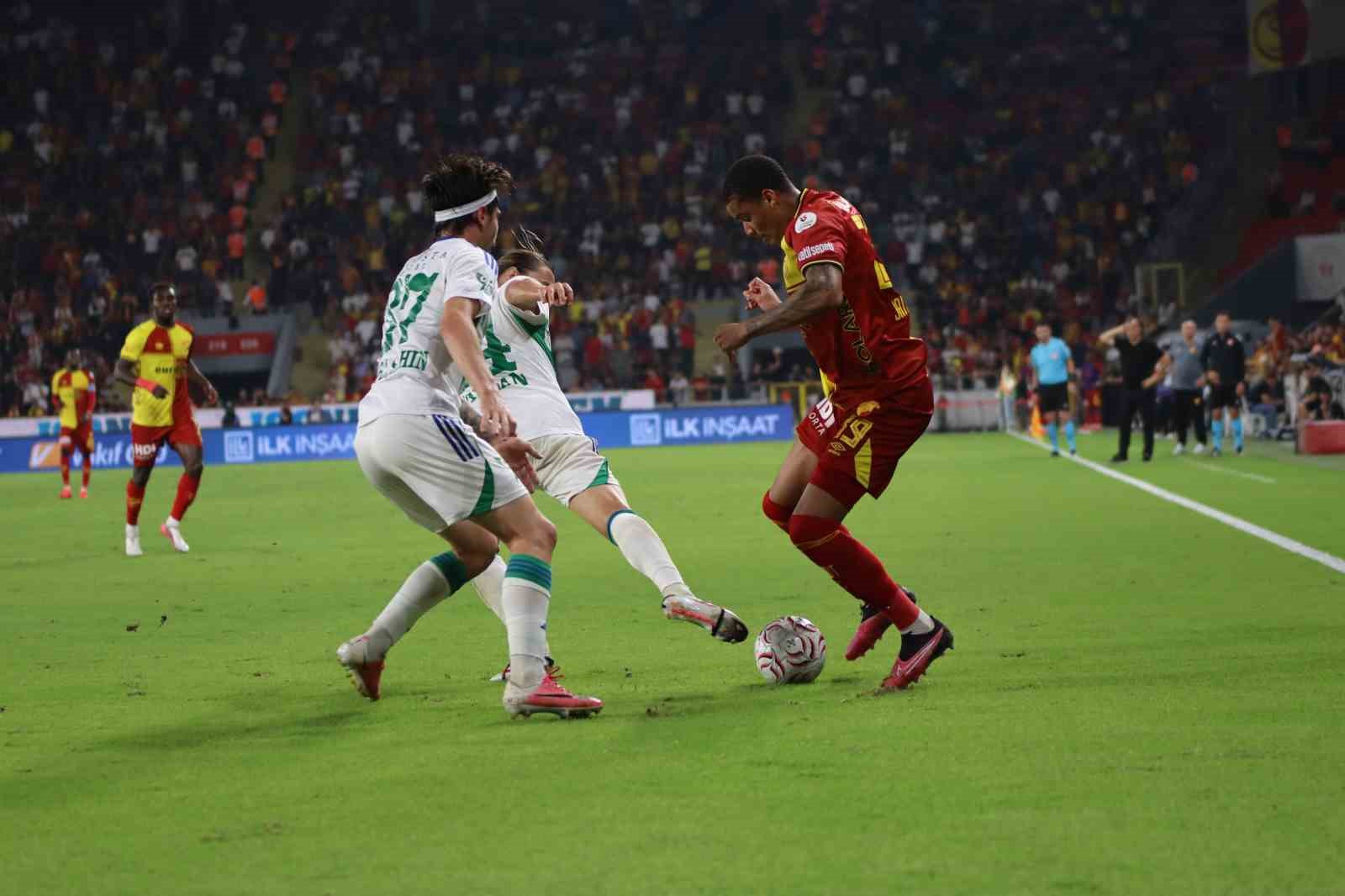 Trendyol Süper Lig: Göztepe: 2 - Çaykur Rizespor: 2 (Maç sonucu)