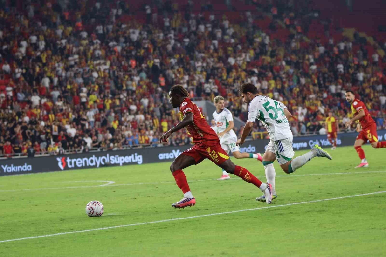 Trendyol Süper Lig: Göztepe: 2 - Çaykur Rizespor: 2 (Maç sonucu)