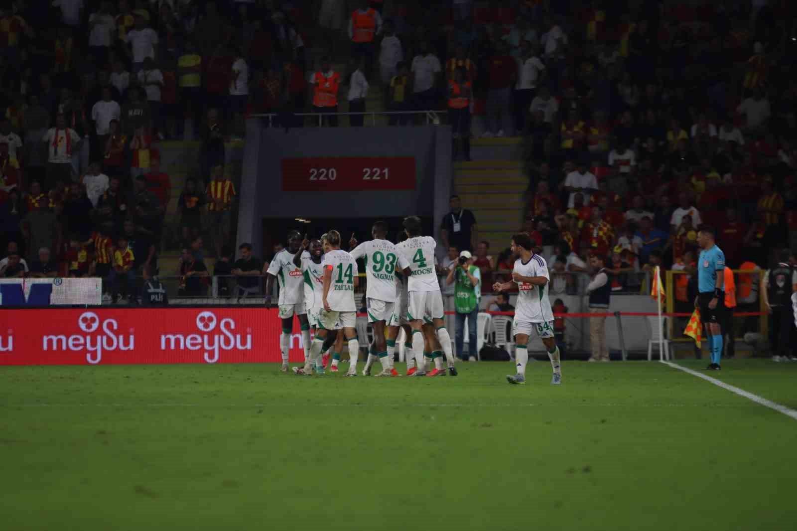 Trendyol Süper Lig: Göztepe: 2 - Çaykur Rizespor: 2 (Maç sonucu)