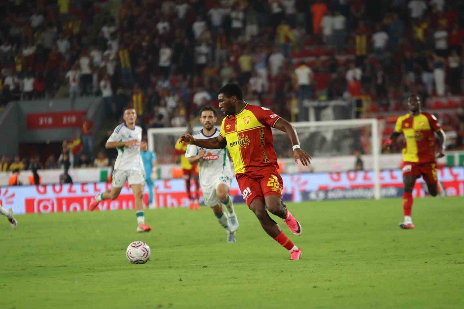 Trendyol Süper Lig: Göztepe: 2 - Çaykur Rizespor: 2 (Maç sonucu)