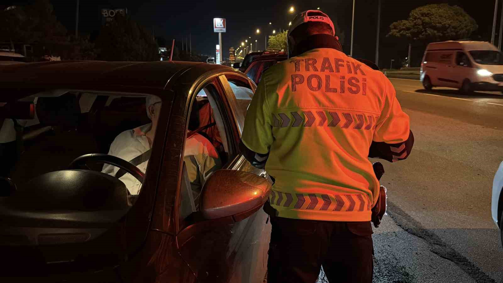 D-100’de polis ekiplerinden geniş çaplı denetim