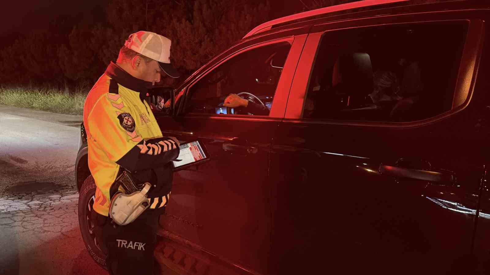 D-100’de polis ekiplerinden geniş çaplı denetim