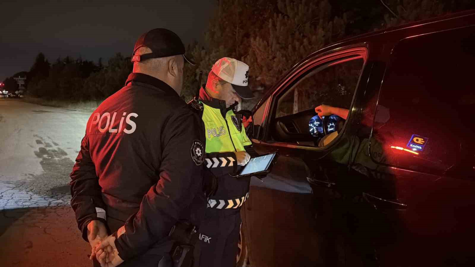 D-100’de polis ekiplerinden geniş çaplı denetim