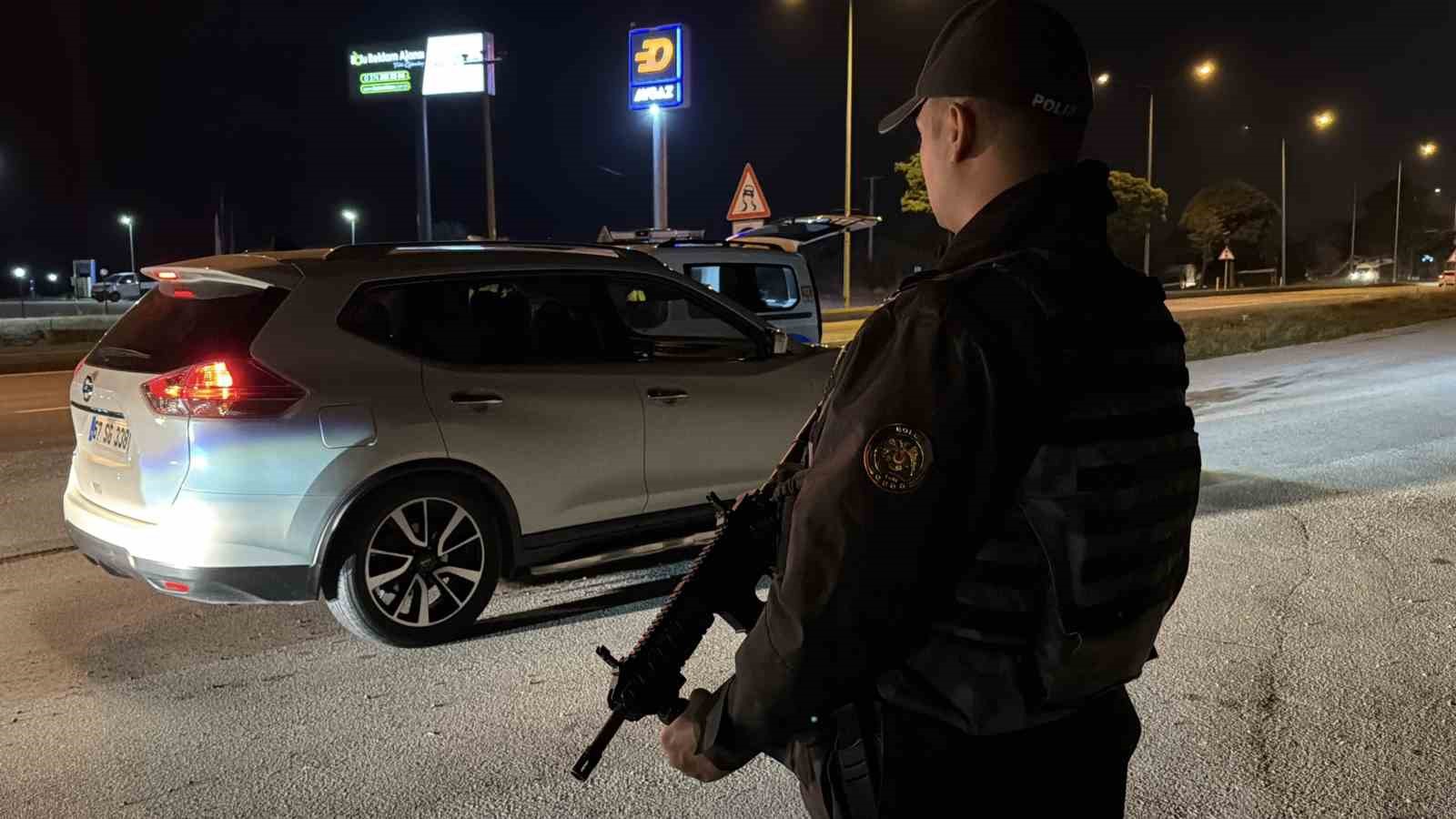 D-100’de polis ekiplerinden geniş çaplı denetim