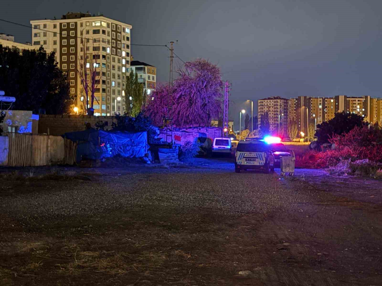 Evinde bıçaklı saldırıya uğrayan 12 yaşındaki çocuk yaralandı
