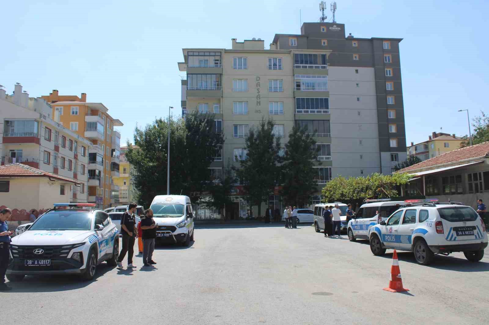 Kıraathane çalışanı tarafından tüfekle vurulan şahıs hayatını kaybetti