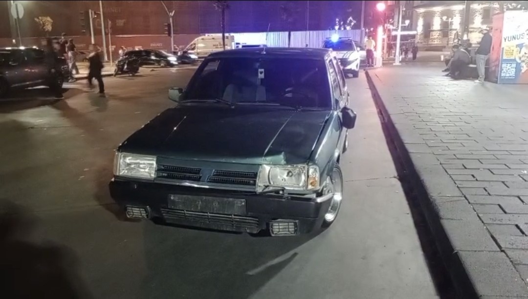 Tekerlekli sandalyesiyle karşıya geçerken otomobilin çarptığı engelli vatandaş hayatını kaybetti