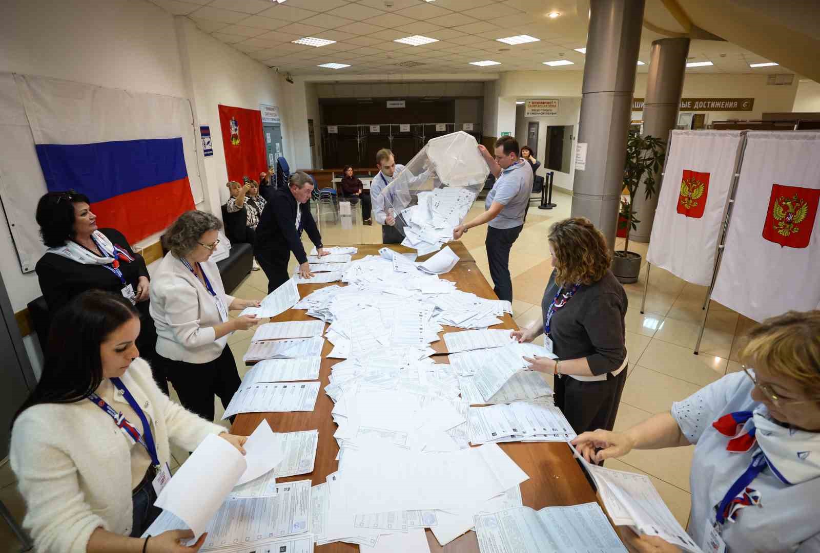 Rusya’daki parlamento seçimlerinin resmi olmayan ilk sonuçlarına göre Putin’in partisi birinci sırada