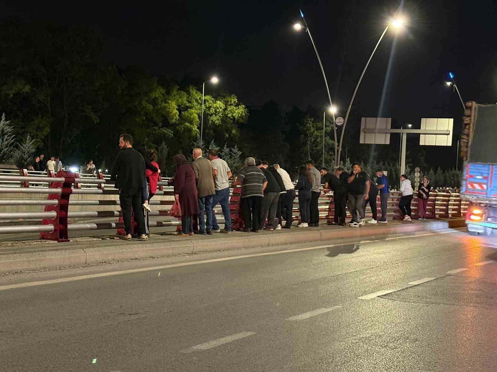 Kayseri’de 3 otomobilin karıştığı kazada 2 sürücü yaralandı
