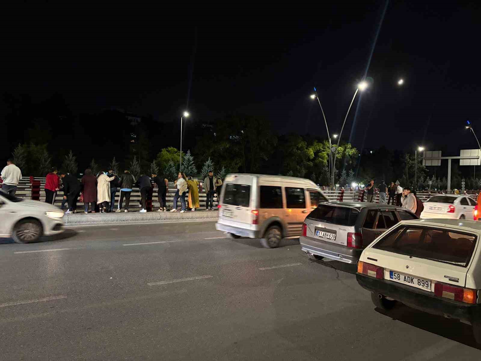 Kayseri’de 3 otomobilin karıştığı kazada 2 sürücü yaralandı
