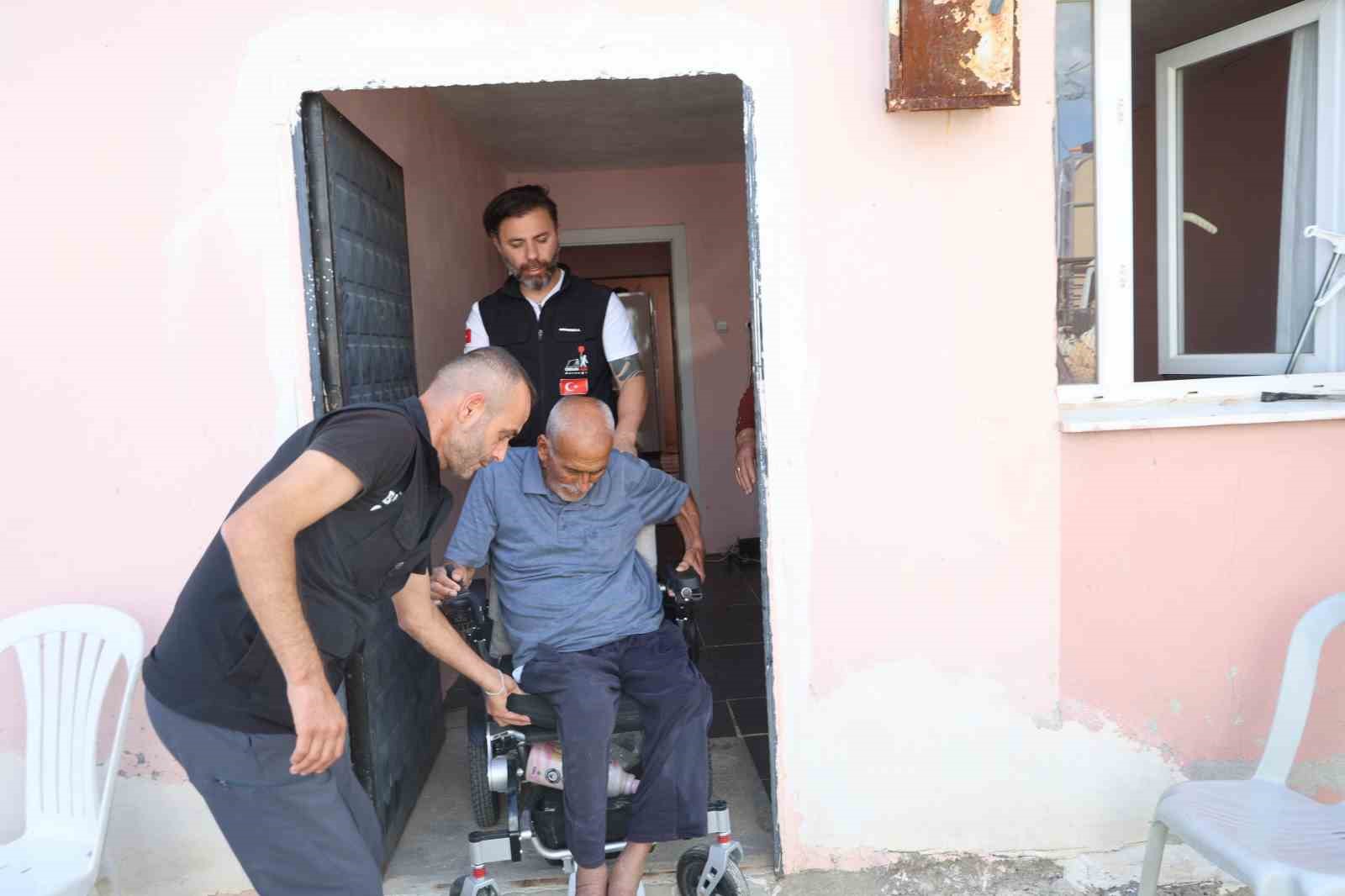 Orman yangınında tamamen yanan evin eşyaları yenilendi