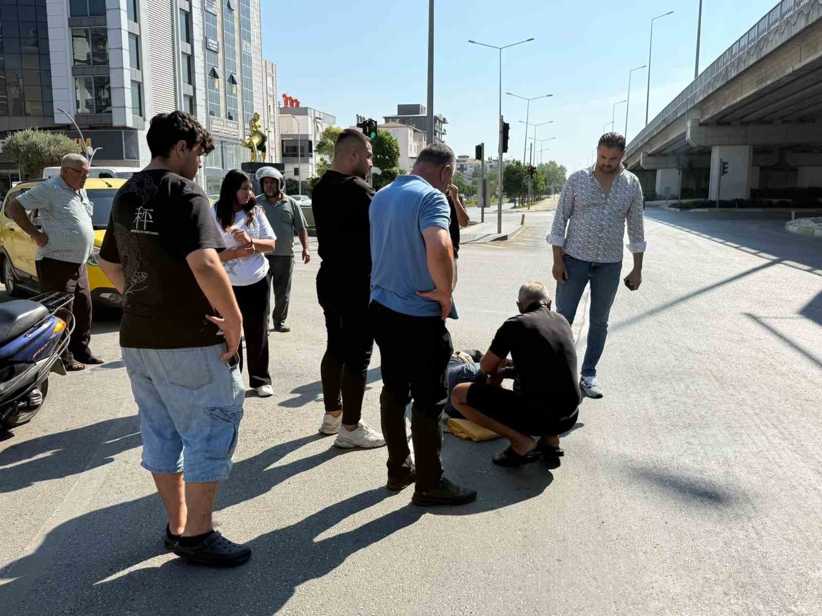 Sedye üzerindeyken telefonla yakınlarına mesaj atarak kaza yaptığını haber verdi
