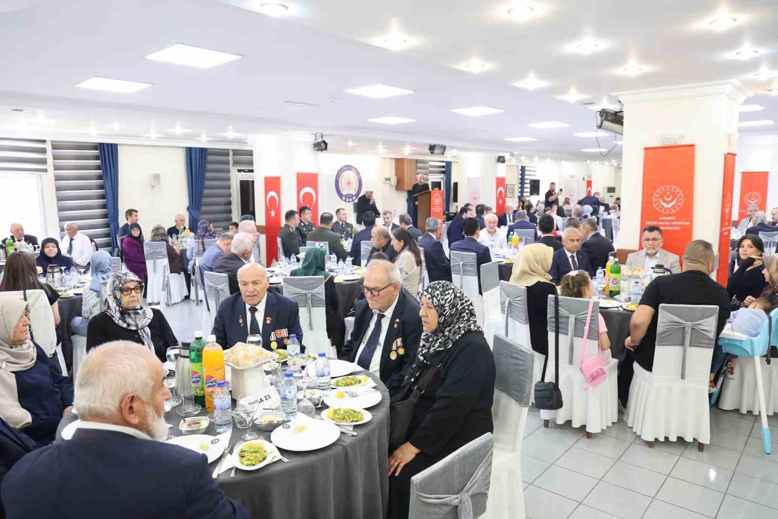Vali Çağatay gaziler ve şehit aileleriyle onur yemeğinde buluştu