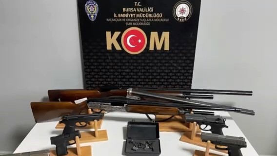 Bursa’da suç örgütleriyle bağlantılı şahıslara operasyon: Çok sayıda silah ve mühimmat ele geçirildi